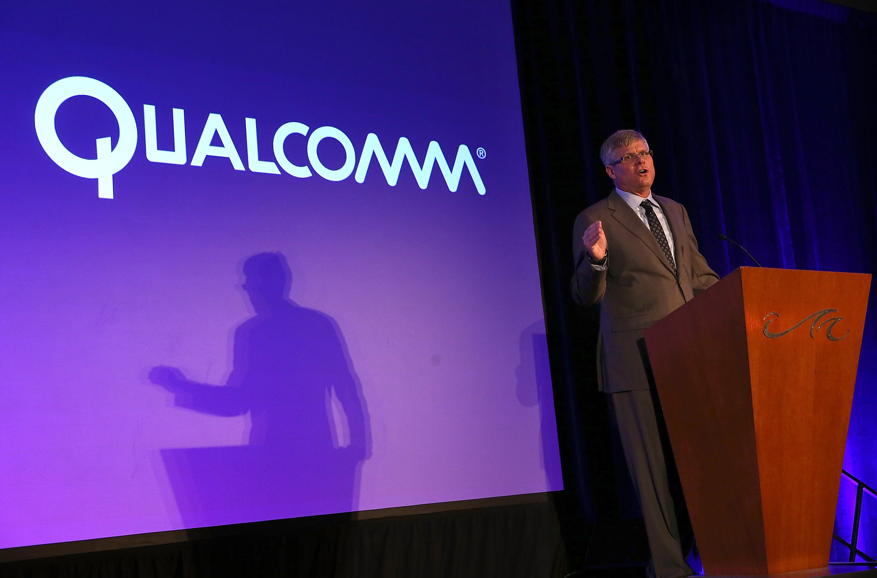 Qualcomm няма да оспорва решението и ще плати глобата в размер на $975 млн.