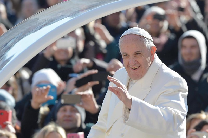 Папа Франциск: Папа Франциск: Хората имат склонност към болестта копрофилия