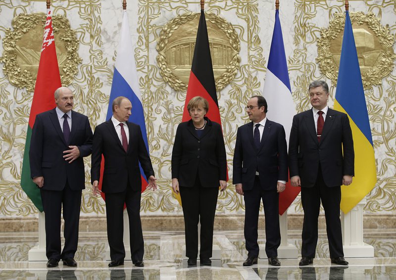 Президентът Лукашенко с четиримата лидери от ”нормандския формат”