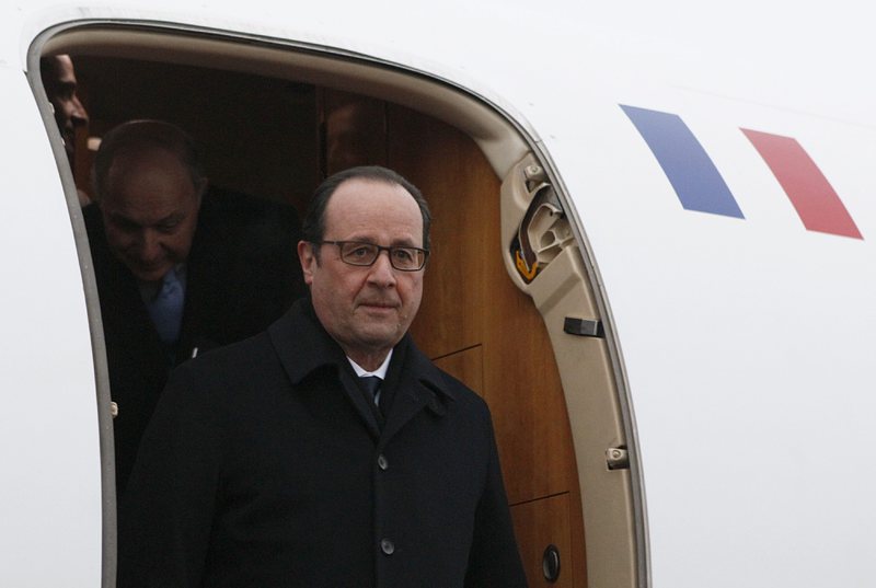 Френският президент Франсоа Оланд пристигна в Минск