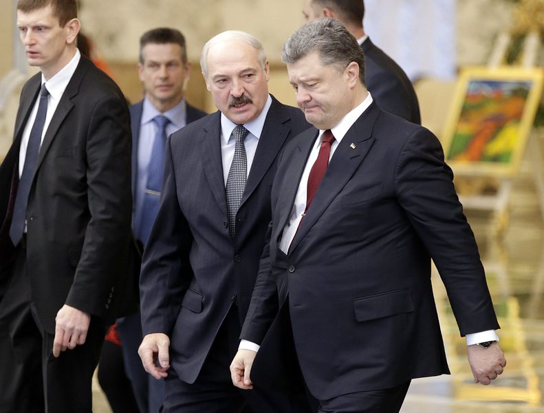 Президентът на Беларус Александър Лукашенко и президентът на Украйна Петро Порошенко