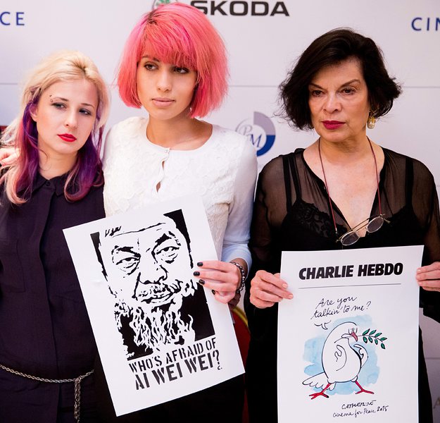 Надежда Толоконникова и Мария Альохина от Pussy Riot с Бианка Джагър