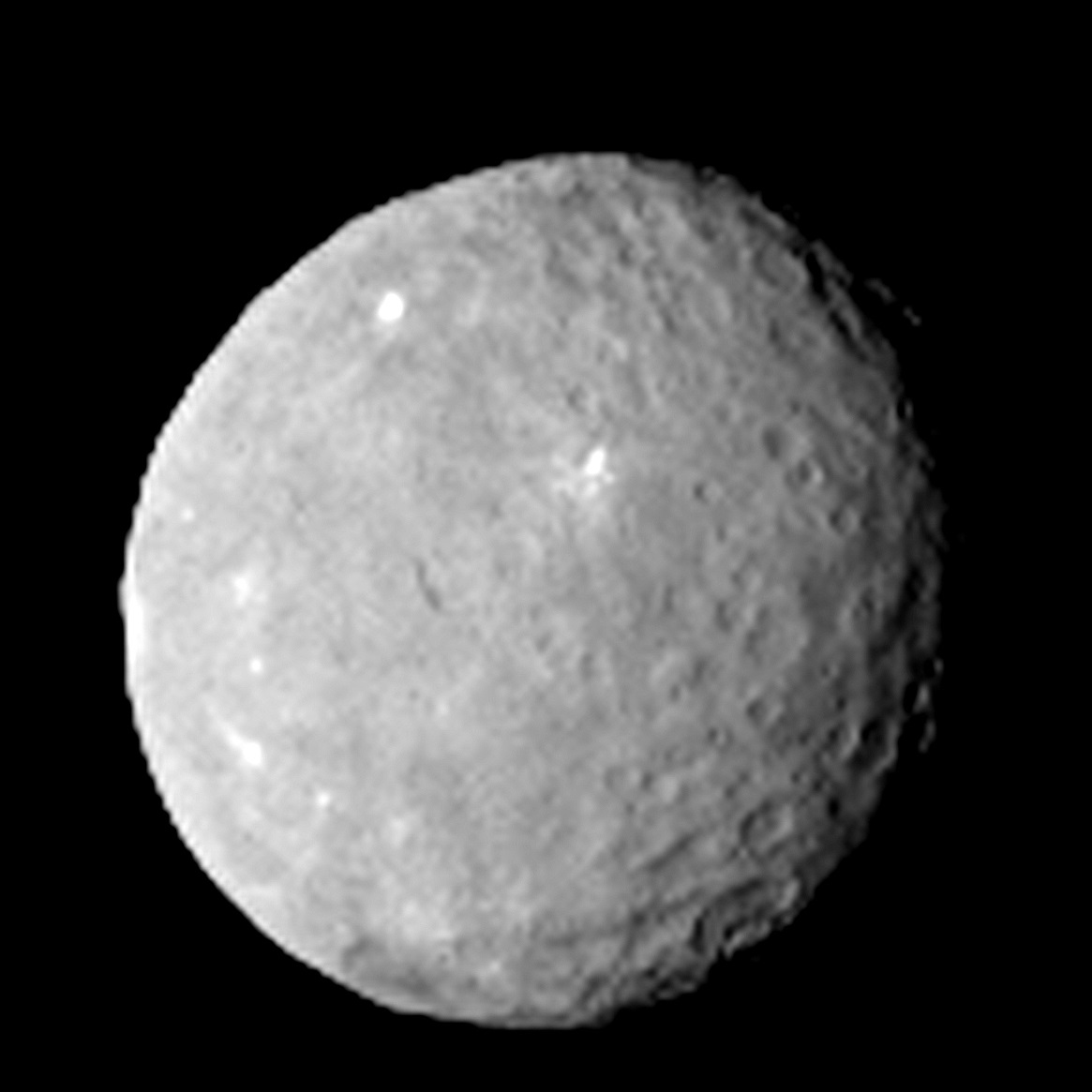 Космическият апарат ”Доун” засне кратери на планетата-джудже Церера
