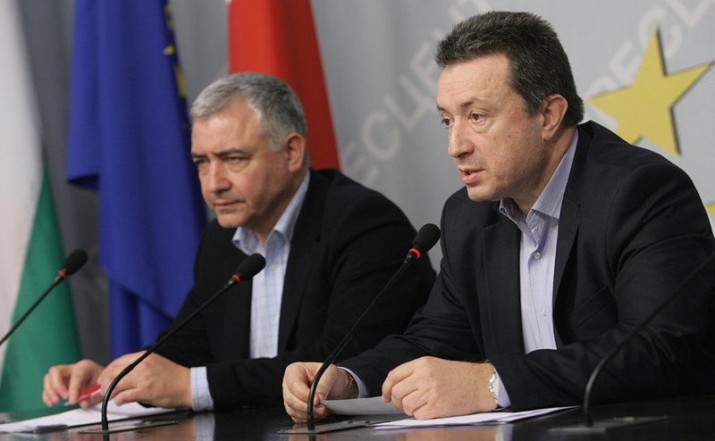 Атанас Мерджанов и Янаки Стоилов от БСП поискаха отговор дали заемът не е за превъоръжаване