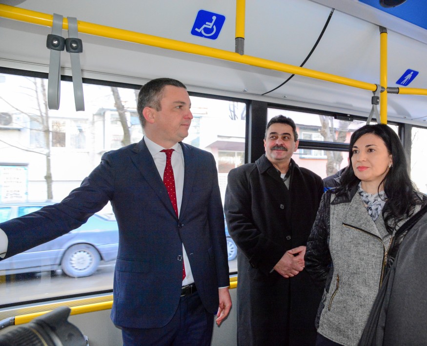 Кметът премина с автобус по трасето Владиславово - Почивка