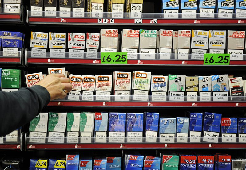 За разлика от Великобритания, в Ирландия цигарените кутии ще са напълно еднакви - без лога и марки