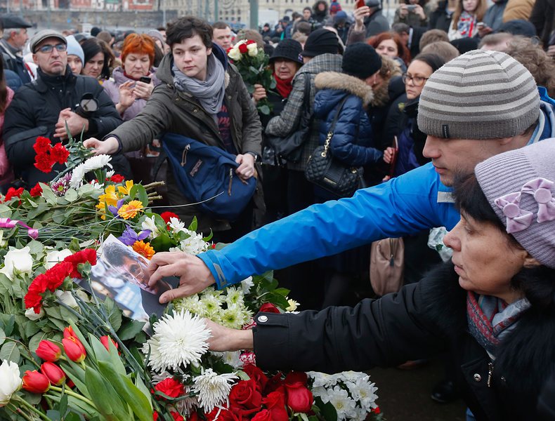 Следствието разглежда версиите за смъртта на Борис Немцов