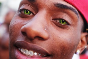 Фирма пусна подмладяващи контактни лещи