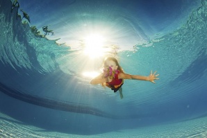 Разработват гривна, която предупреждава за потъващо дете