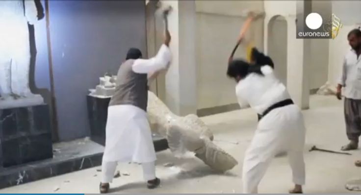 Джихадисти унищожават с чукове артефакти в Мосул