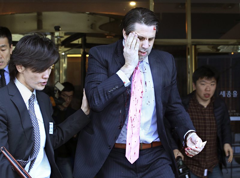 Американският посланик в Сеул беше нападнат с бръснач