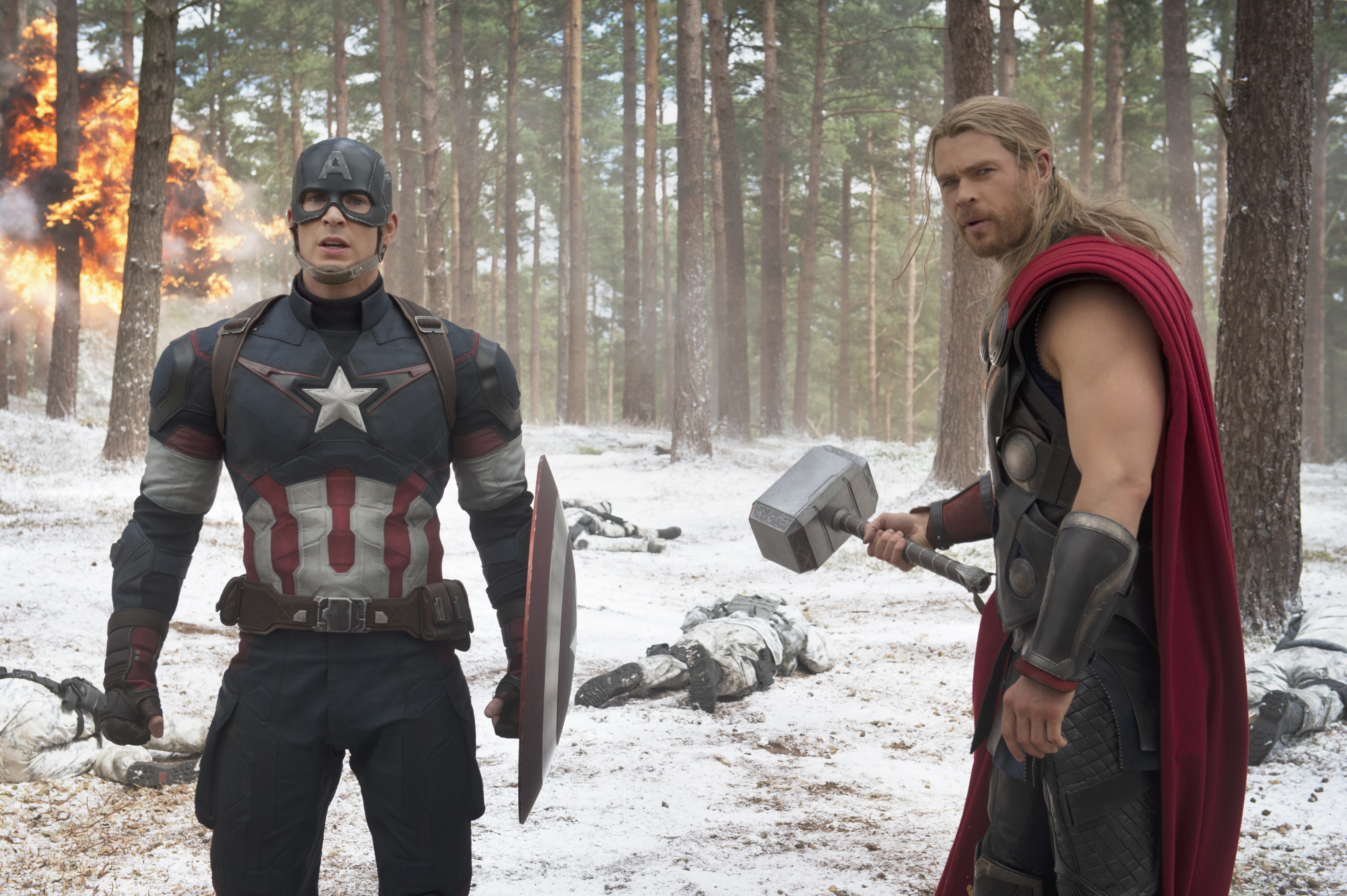 Капитан Америка и Тор в „Отмъстителите: Ерата на Ултрон“
