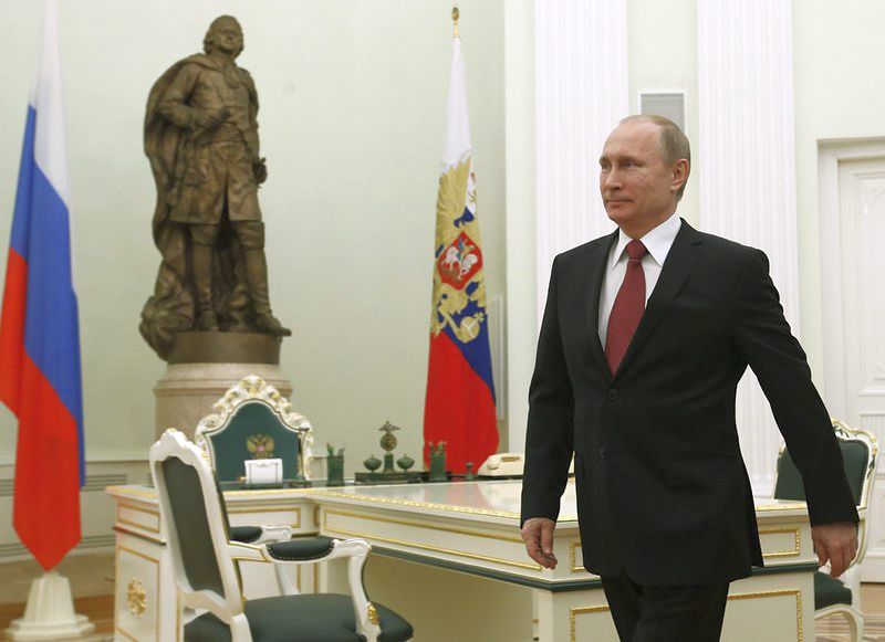 Руският президент Владимир Путин посреща италианския премиер Матео Ренци