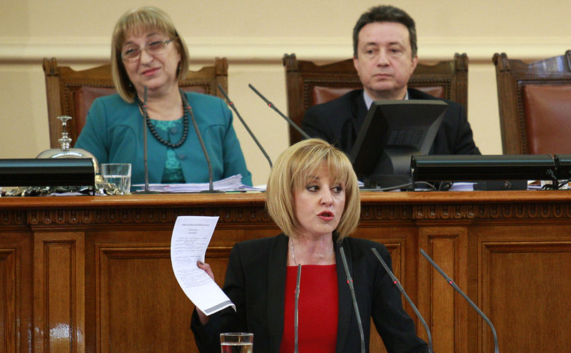 Мая Манолова обвини Ивайло Калфин, че е министър на задлъжняването