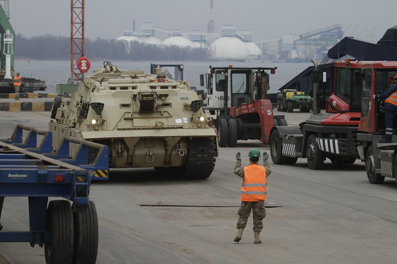 US танкове в Прибалтика, Русия заговори за ядрени оръжия