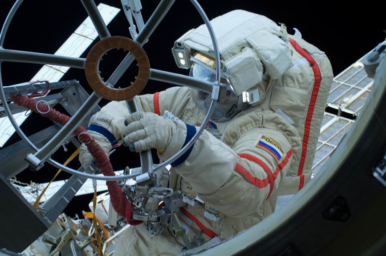 Ново поколение скафандри за руските космонавти