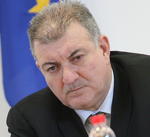 Чувствайте се наблюдавани, ако вършите безобразия, ще има възмездие, обърна се към полицаите главсекът на МВР Георги Костов