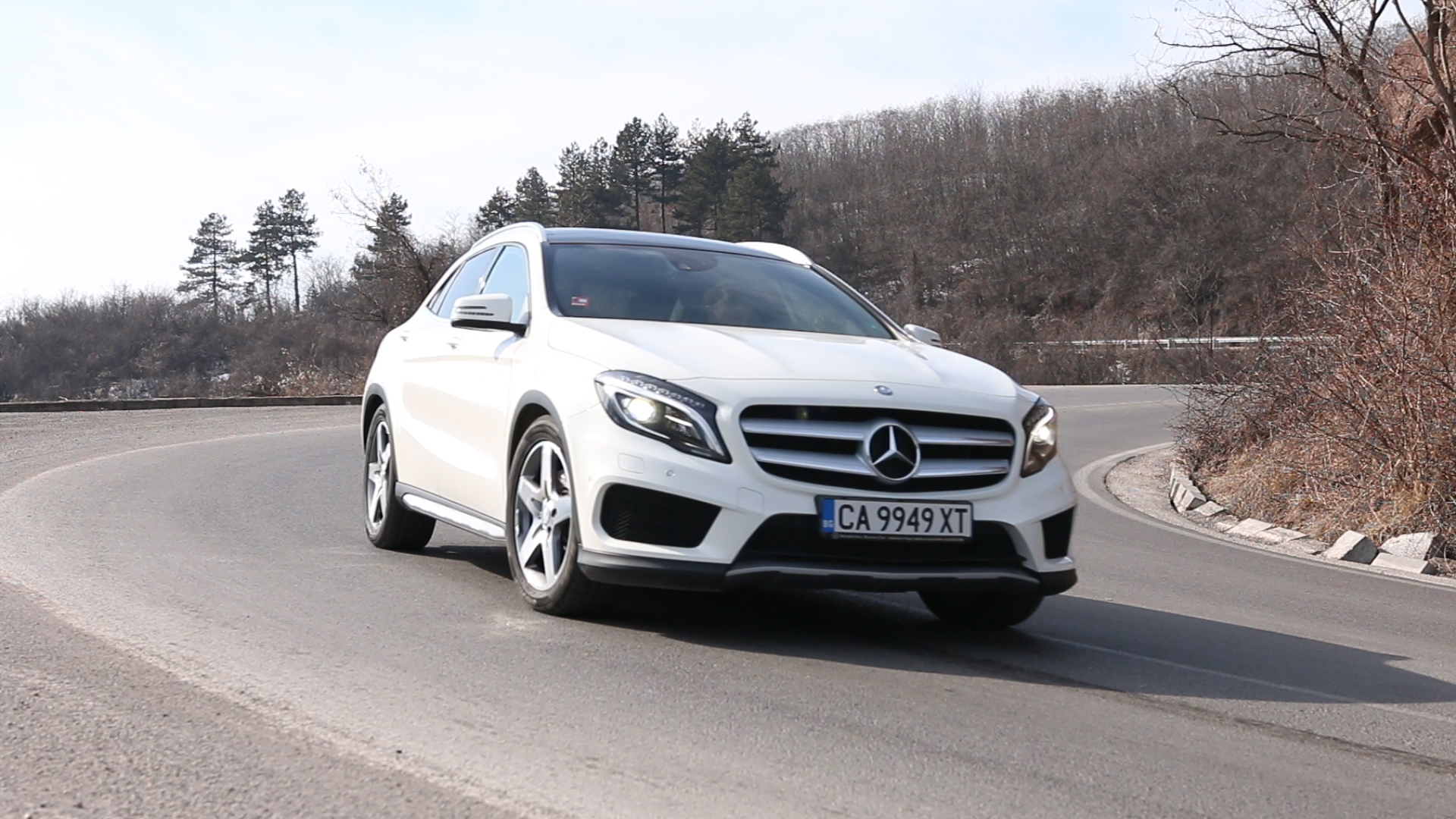 Зад волана на Mercedes GLA: А-класата порасна до SUV (видео)