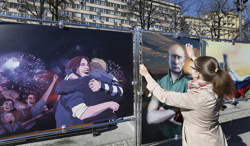 Изложба с портрети на Путин в Крим по случай годишнината