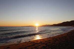 Риба-скачач лови плячка с “воден език“