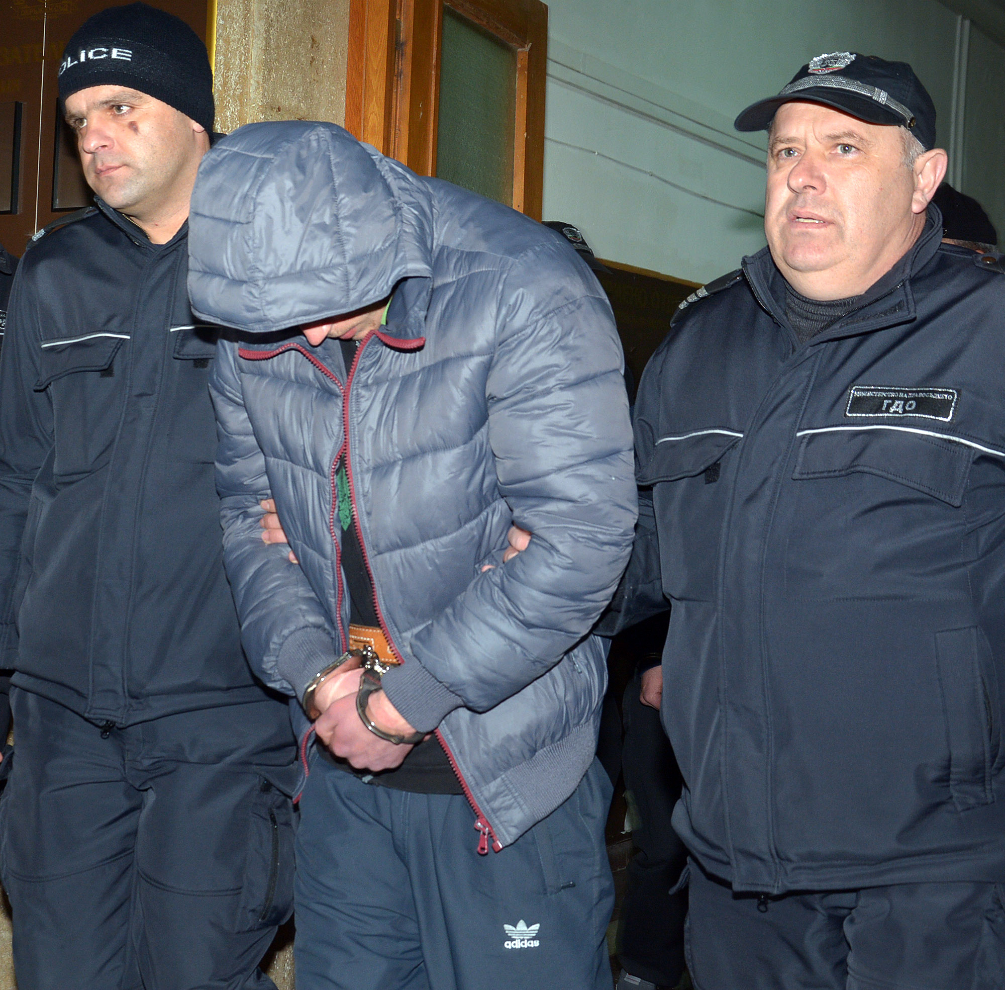 Охранители пребили жестоко и друг мъж в мола