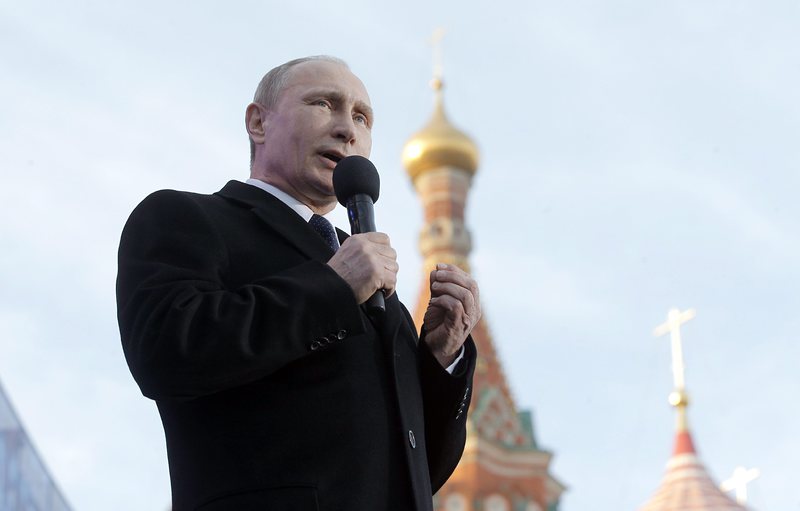 Реч на Владимир Путин, че Русия ще се справи с трудностите, екзалтира тълпата