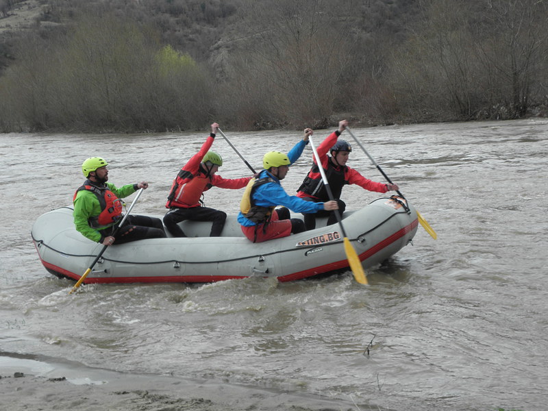 Въпреки високите нива на река Струма, е бил открит рафтинг сезона