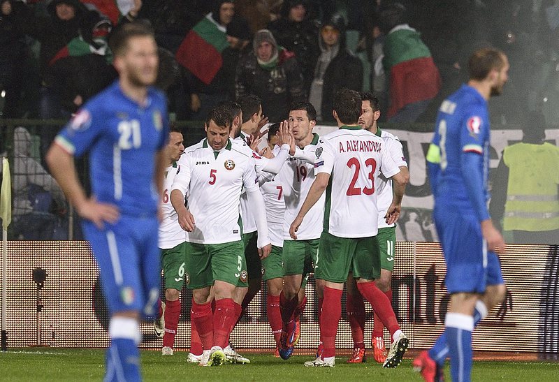 Футболистите на България ликуват