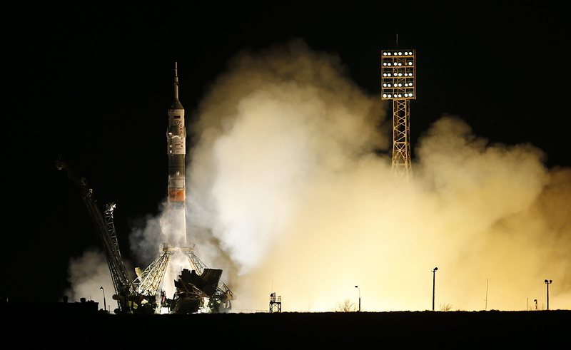 ”Союз” се скачи към модула ”Звезда” на МКС