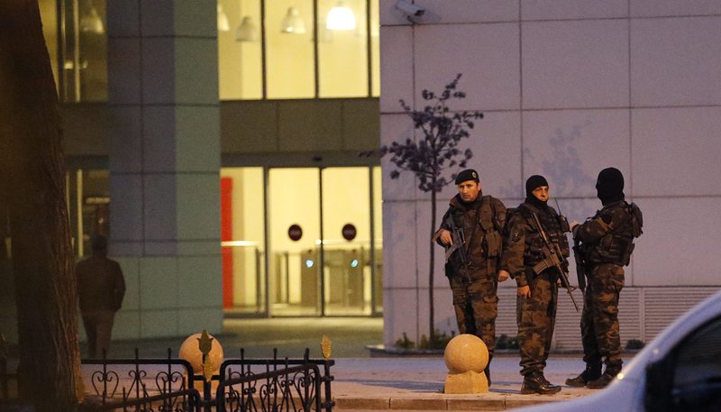Турски специални сили охраняват Дирекцията на полицията в Истанбул
