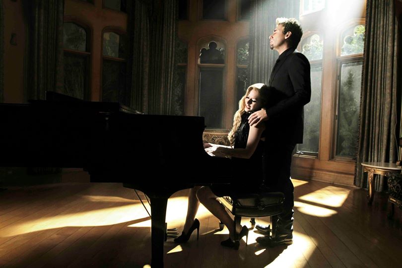 Аврил Лавин със съпруга си Чад Крюгер във видеото ”Let Me Go”