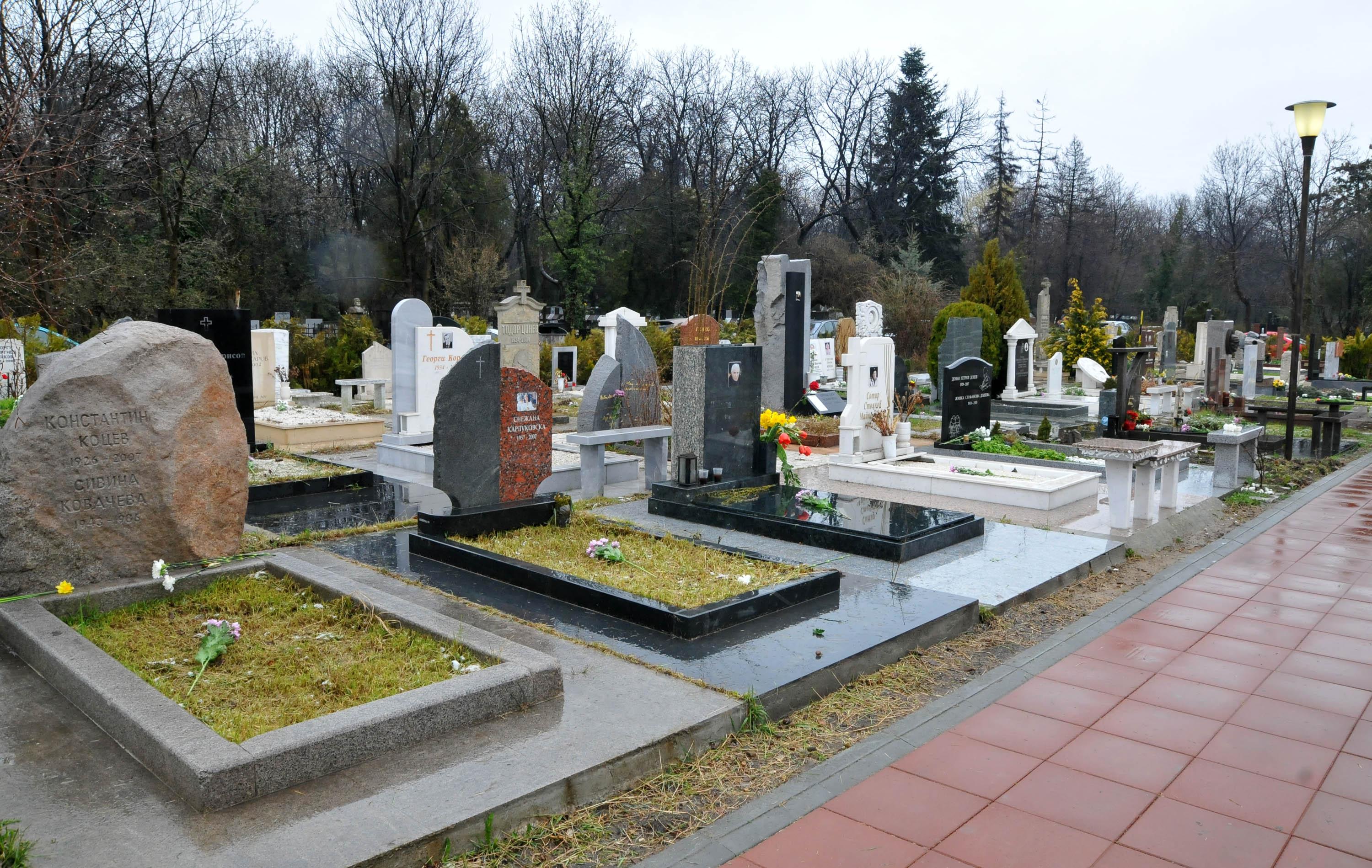 Ако роднините на покойника решат сами да поддържат своя гроб, пък ще декларират това пред управлението на гробищния парк