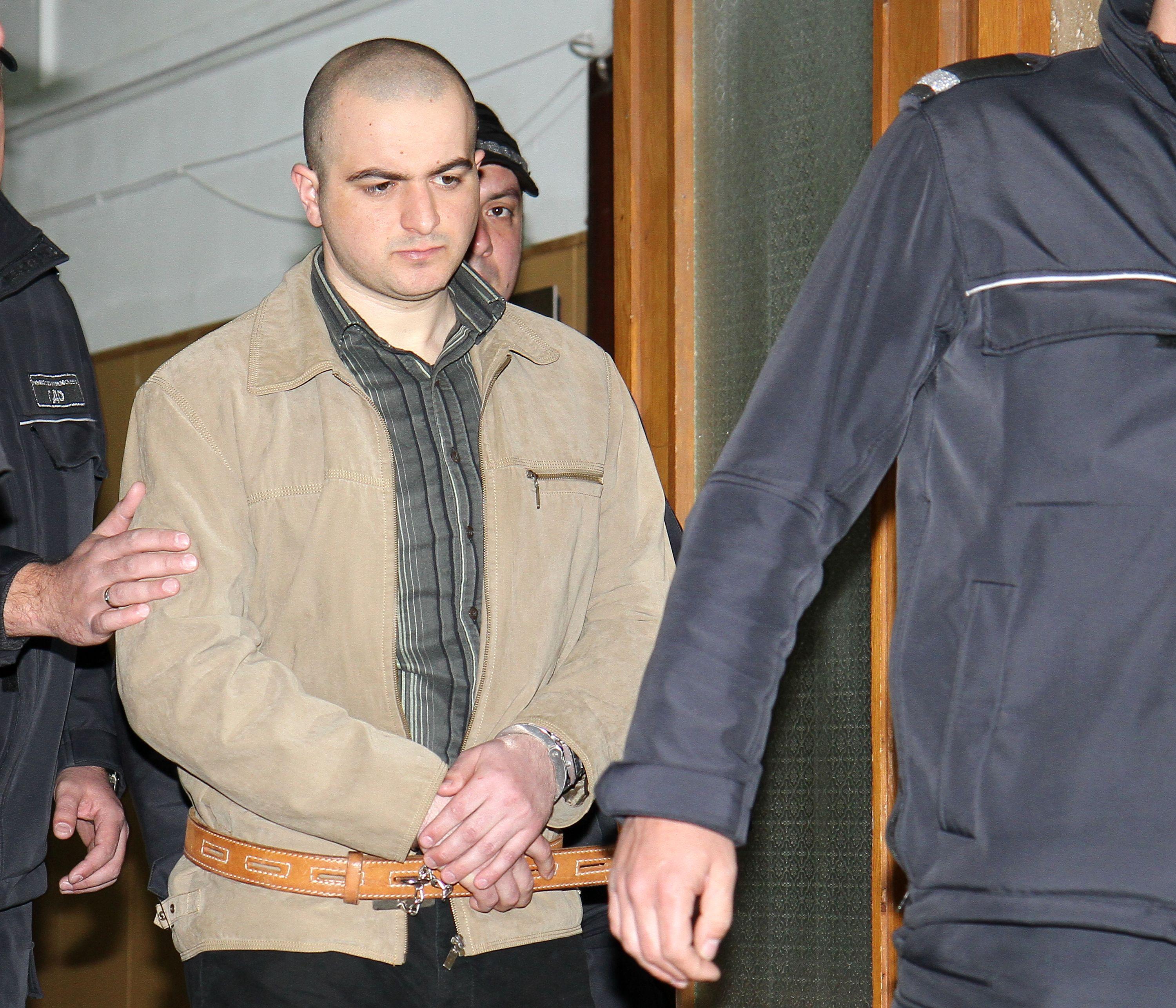13 г. и 4 м. затвор след признанието на убиеца на Хюлия