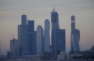 Саудитска Арабия готова да вдигне цените на петрола само с Русия