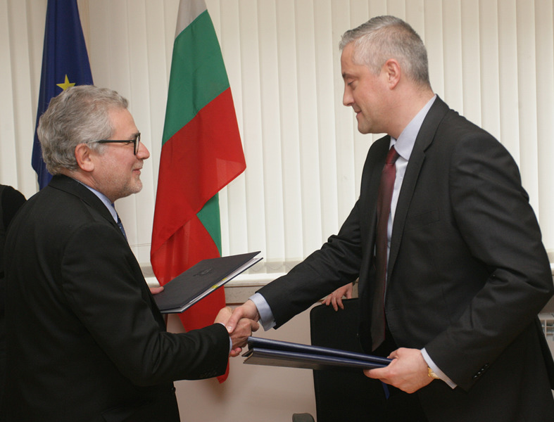 Ерик Морел де Весгавер и Божидар Лукарски подписаха Споразумението на европейска кооперираща държава и ЕКА