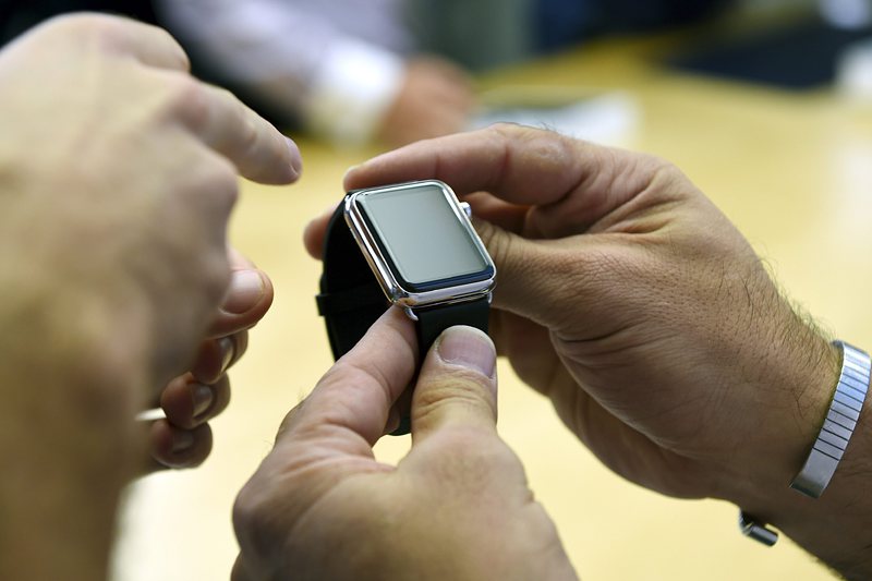 Умният часовник Apple Watch
