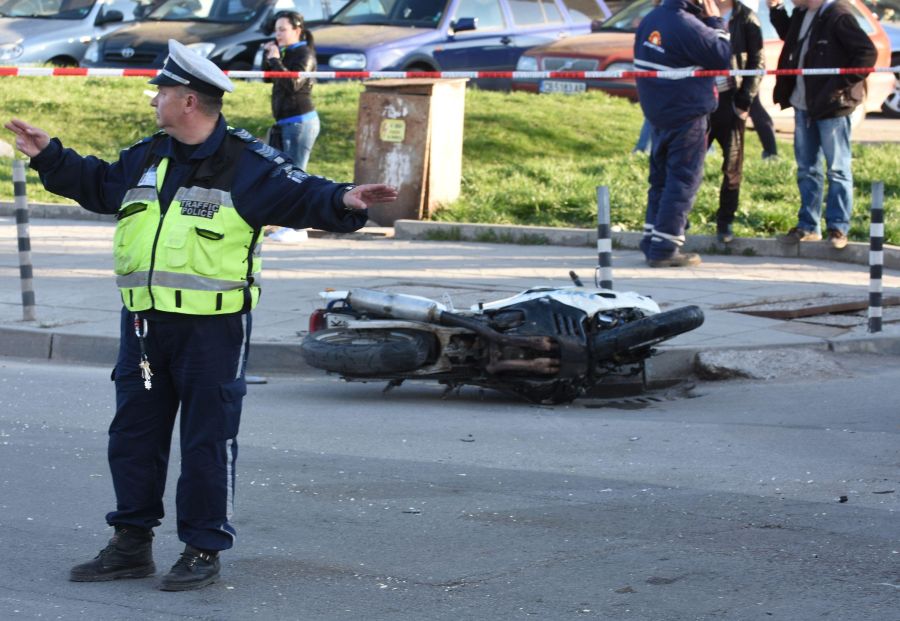 Инцидентът е станал на кръстовището на ул. "Христо Ботев" и ул. "Гривица"
