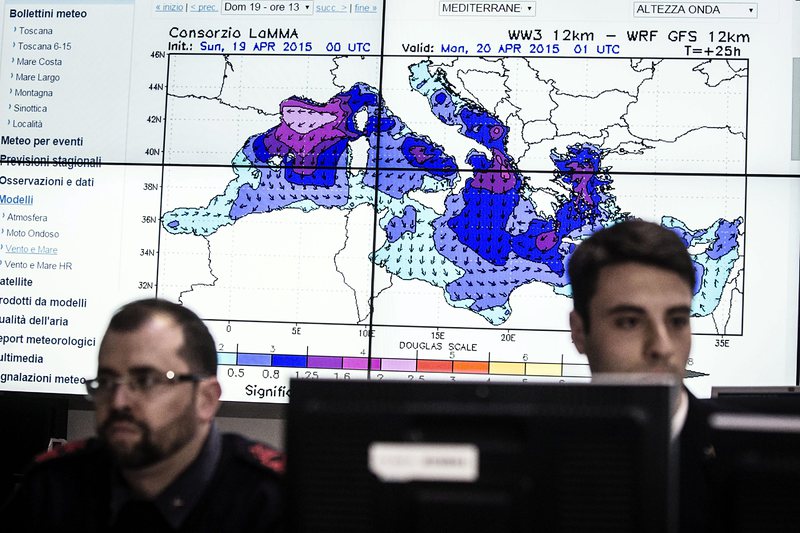Италианци координират спасителните операции за потъналия кораб край Лампедуза