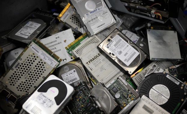 2014: Светът е изхвърлил 300 тона злато като електронни отпадъци