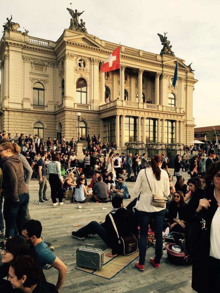 Цюрих раздава таблети на туристите