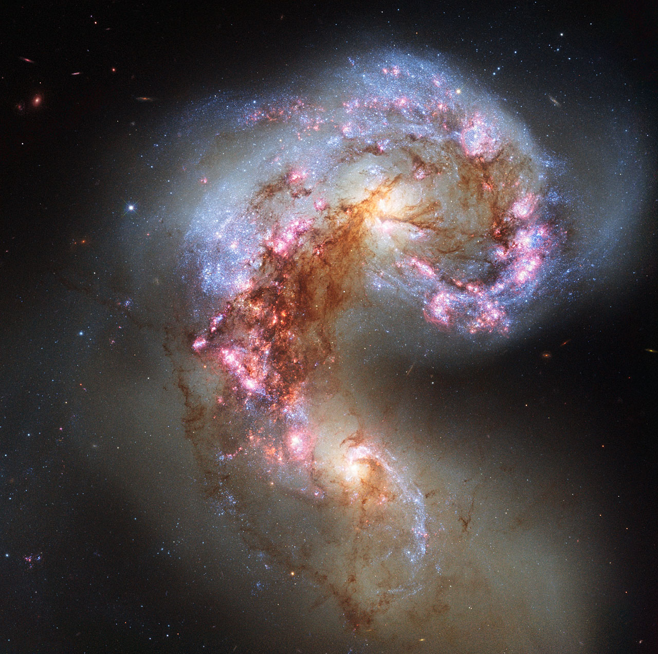 Снимки на ”Хъбъл”: Antennae Galaxies