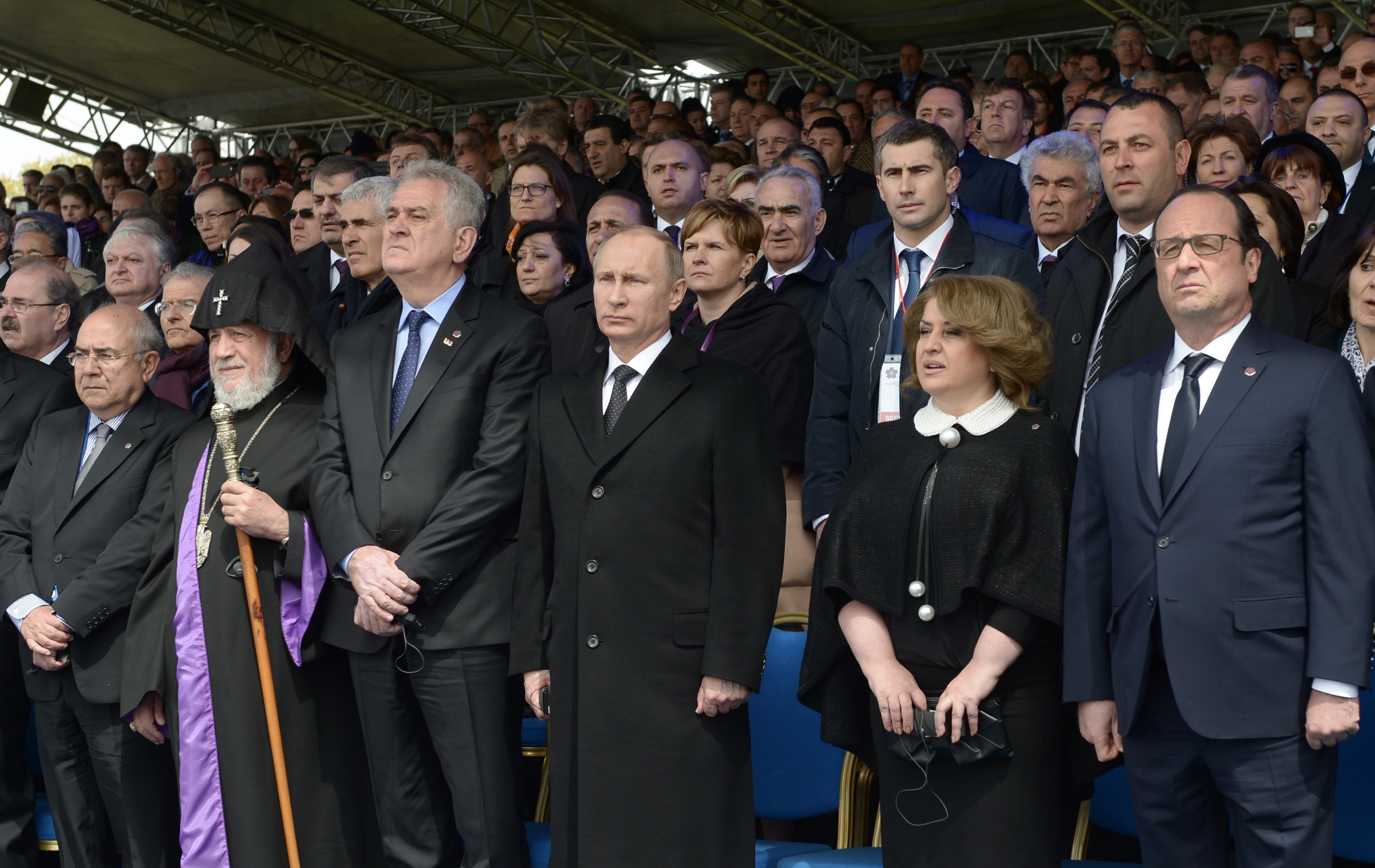 Владимир Путин, Франсоа Оланд и съпругата на арменския президент