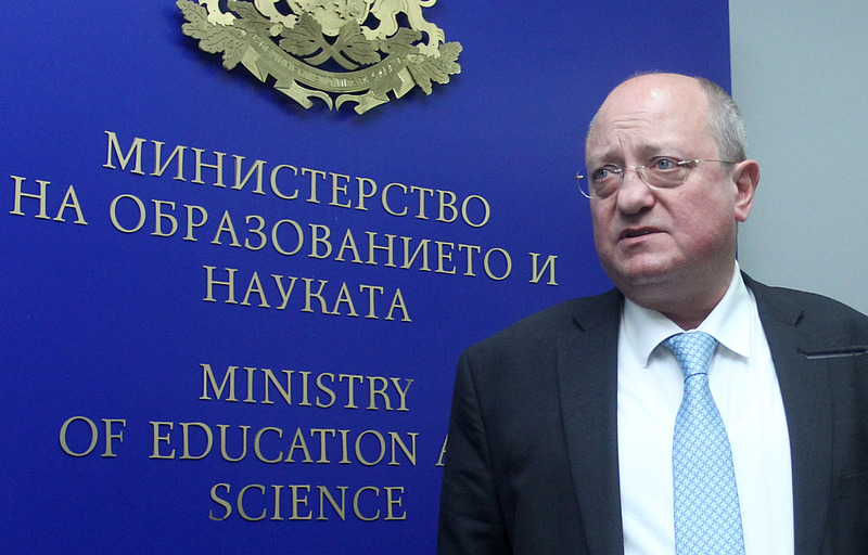 Министър Тодор Танев представи новите образователни стандарти на МОН