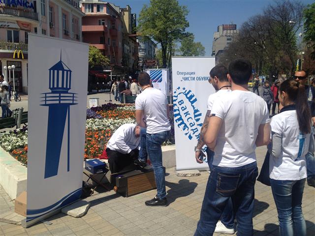 Акция ”Чисти обувки” във Варна