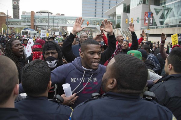 Сблъсъци в Балтимор заради починал чернокож арестант