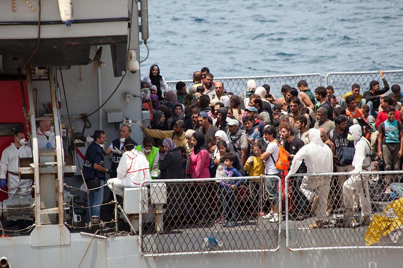 Предстои началото на операция за унищожаването на мрежите на каналджиите и за борба с трафика на хора в Средиземноморието