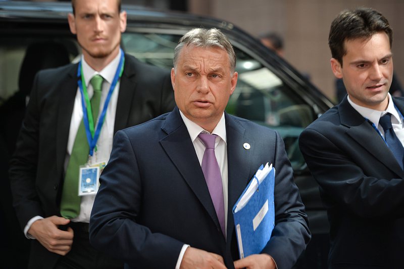 Юнкер призова Орбан да не връща смъртната присъда
