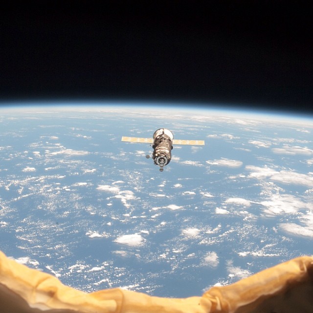 Руският непилотиран товарен кораб ”Прогрес” изгоря в атмосферата (сн. архив)