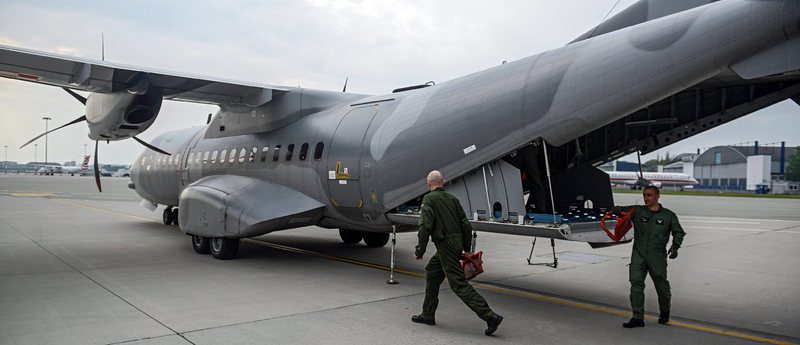 Американски военни самолети и персонал се очаква да пристигнат в Непал днес - с ден закъснение