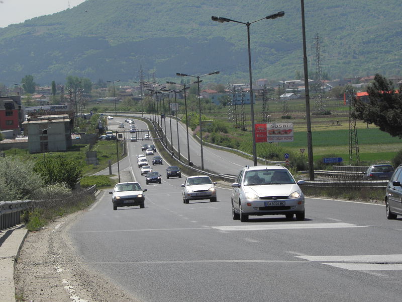 На главен път Е-79 има много автомобили с гръцка и македонска регистрация